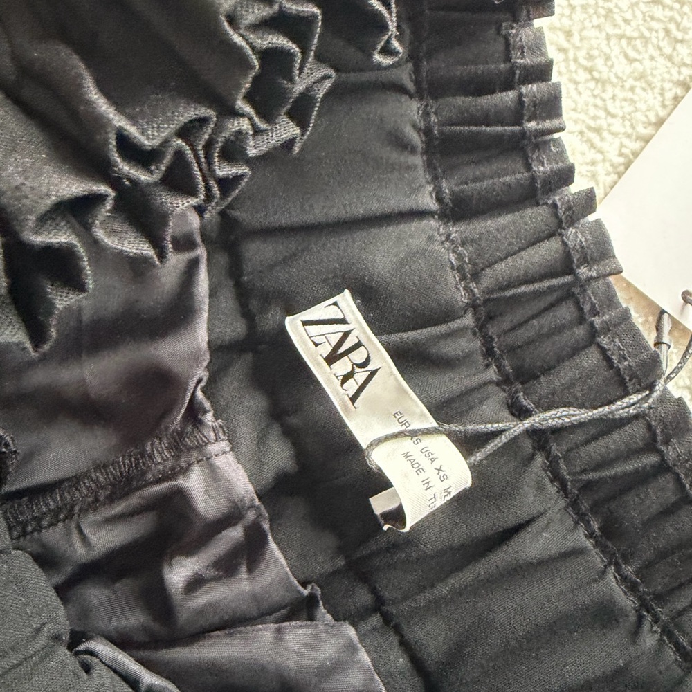 NWT Zara Black Pleated Mini Skirt with Elastic Paperbag Waist - Size XS - Picture 3 of 4